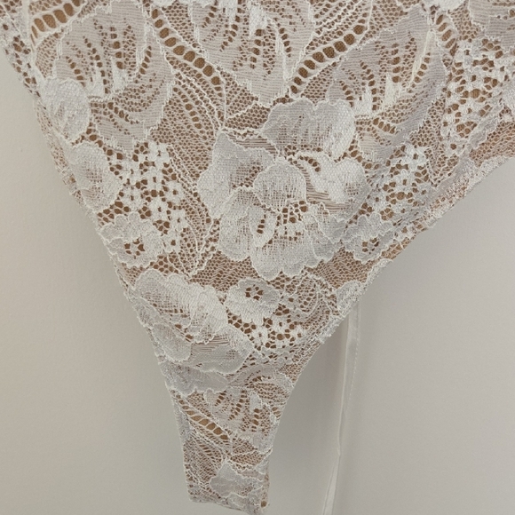 Lulu's Cream Lace Bodysuit - Picture 4 of 10
